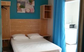 L'Annexe 66 , Saint Denis Centre Ville , A 200 M De La Rue Pietonne , Du Petit Marche Et Du Leader Price , Sur Une Rue Calme, Parking Gratuit Sur La Rue